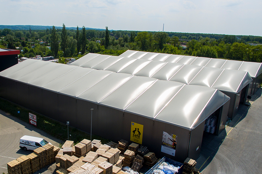 Insulated temporary building